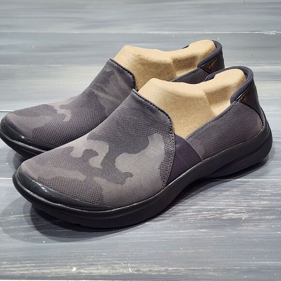 Bzees Jitterbug Slip On Shoes Flats Cushioned Footbed Comfort Gray Camo Size 8 M - Picture 1 of 10